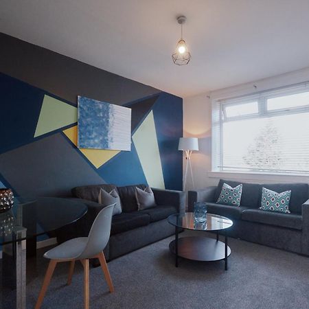 Modern And Vibrantly Designed Apartment Motherwell Eksteriør bilde