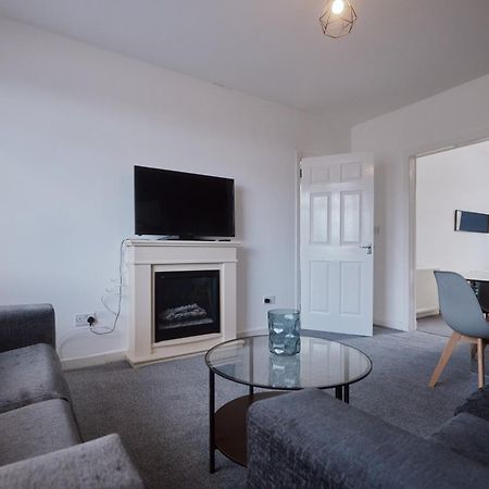 Modern And Vibrantly Designed Apartment Motherwell Eksteriør bilde