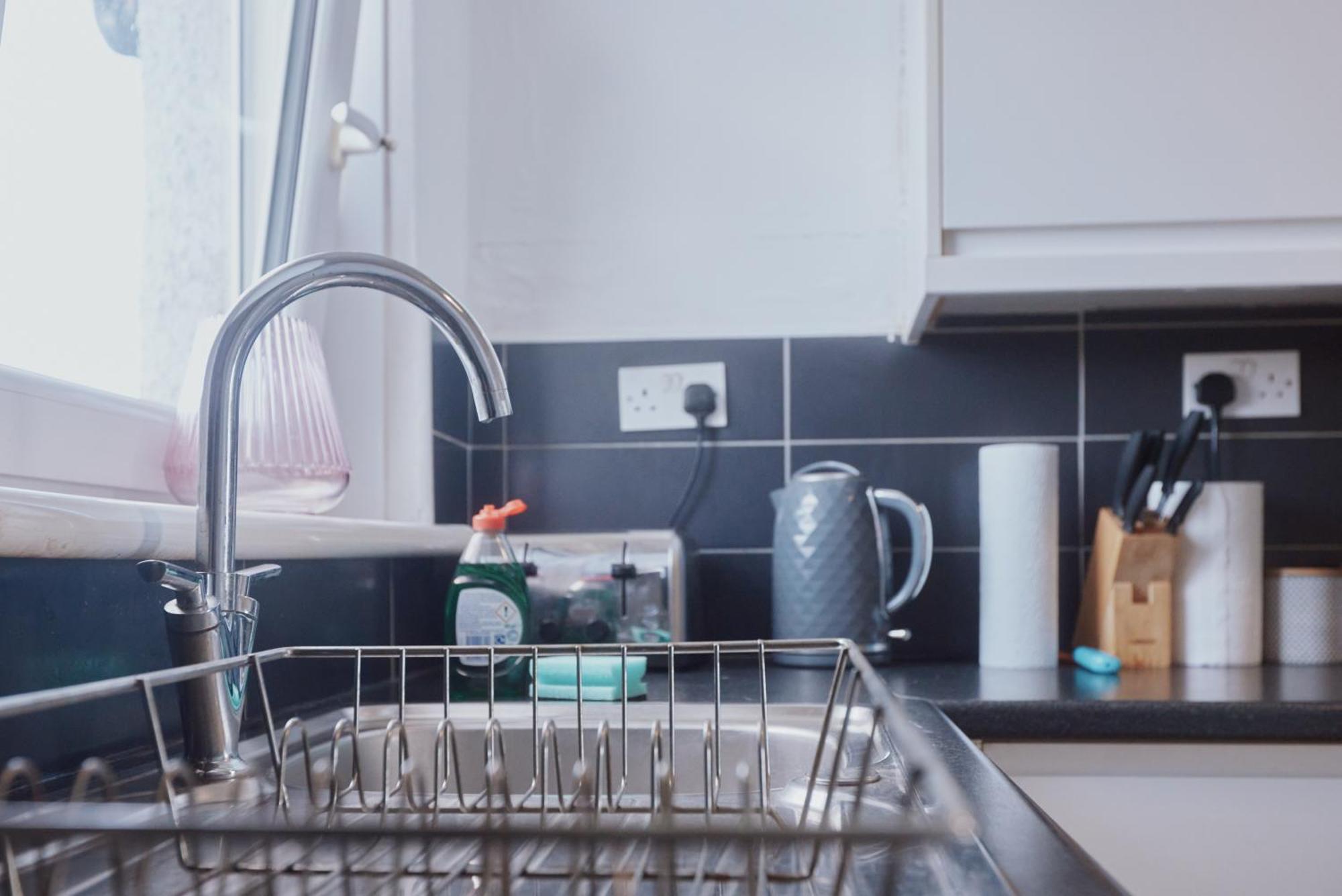Modern And Vibrantly Designed Apartment Motherwell Eksteriør bilde
