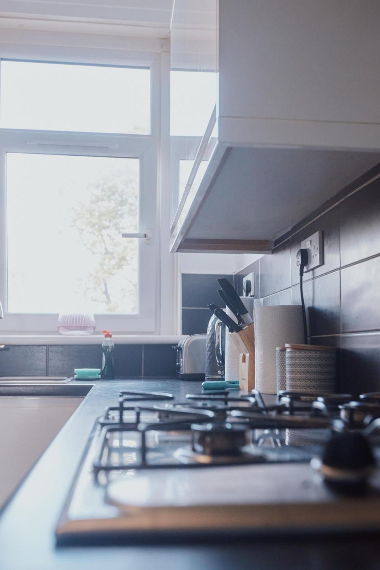 Modern And Vibrantly Designed Apartment Motherwell Eksteriør bilde