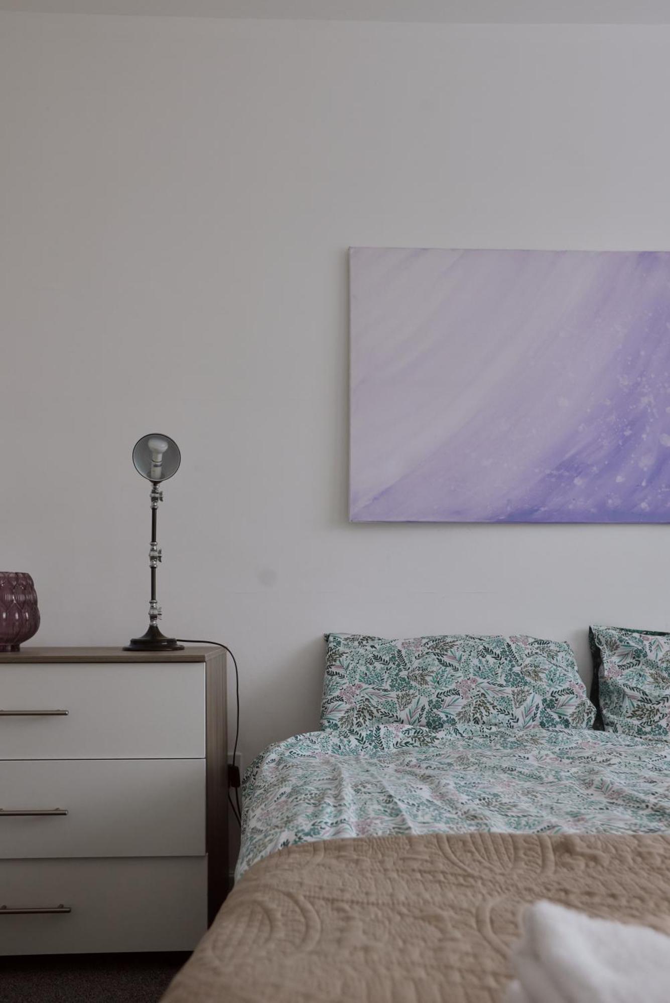 Modern And Vibrantly Designed Apartment Motherwell Eksteriør bilde