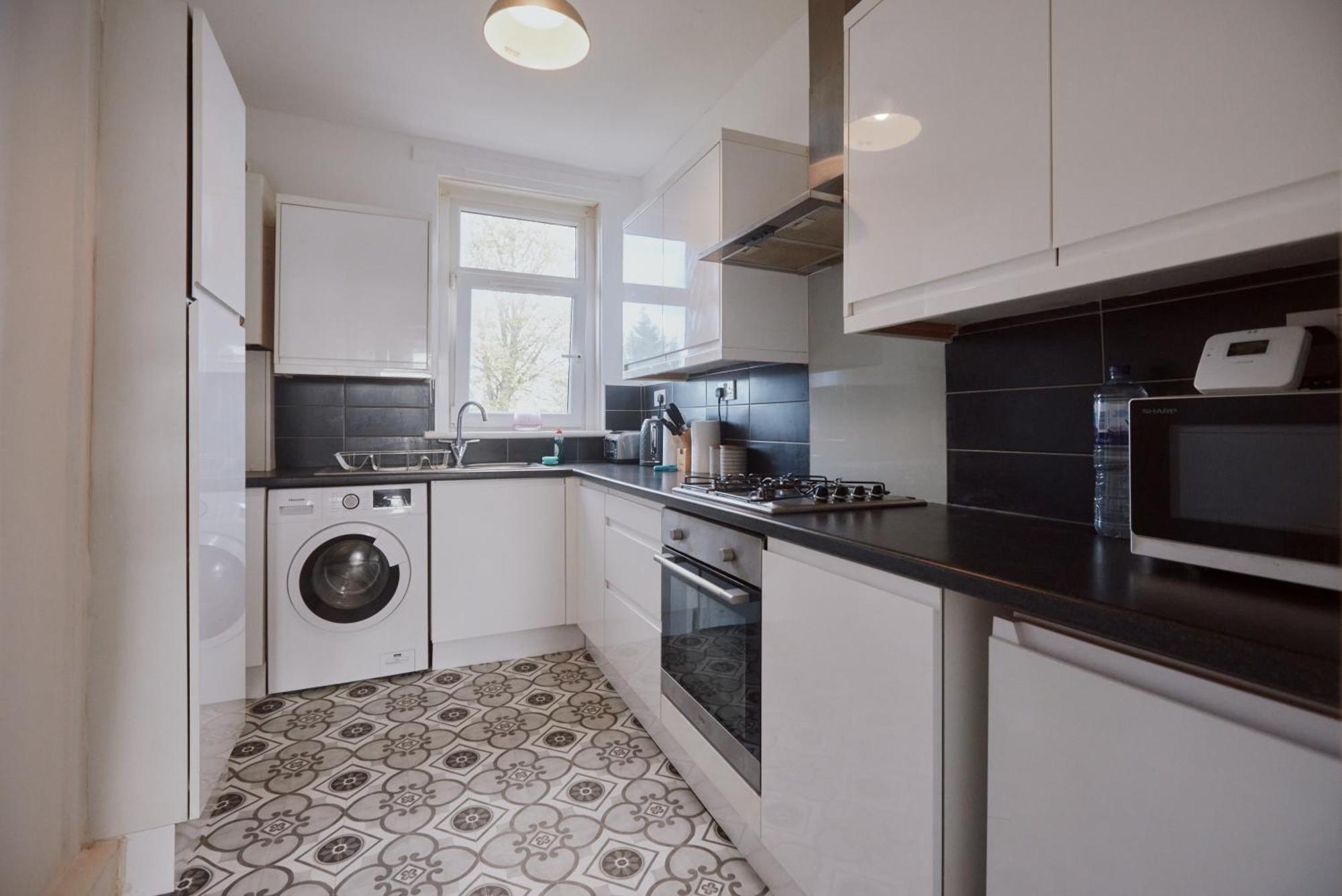 Modern And Vibrantly Designed Apartment Motherwell Eksteriør bilde