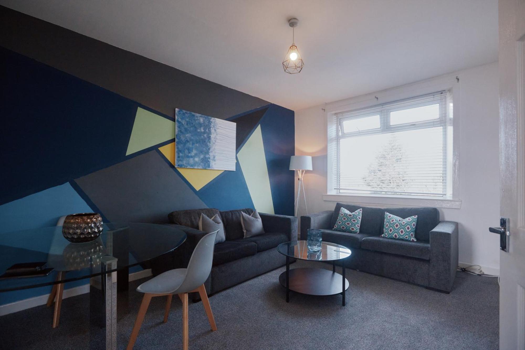 Modern And Vibrantly Designed Apartment Motherwell Eksteriør bilde