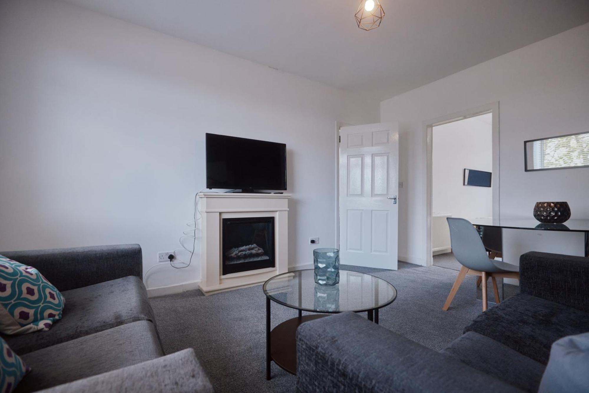 Modern And Vibrantly Designed Apartment Motherwell Eksteriør bilde